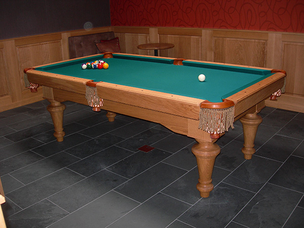 Pooltisch Castel-Viscardo aus Esche im traditionellen amerikanischen Stil